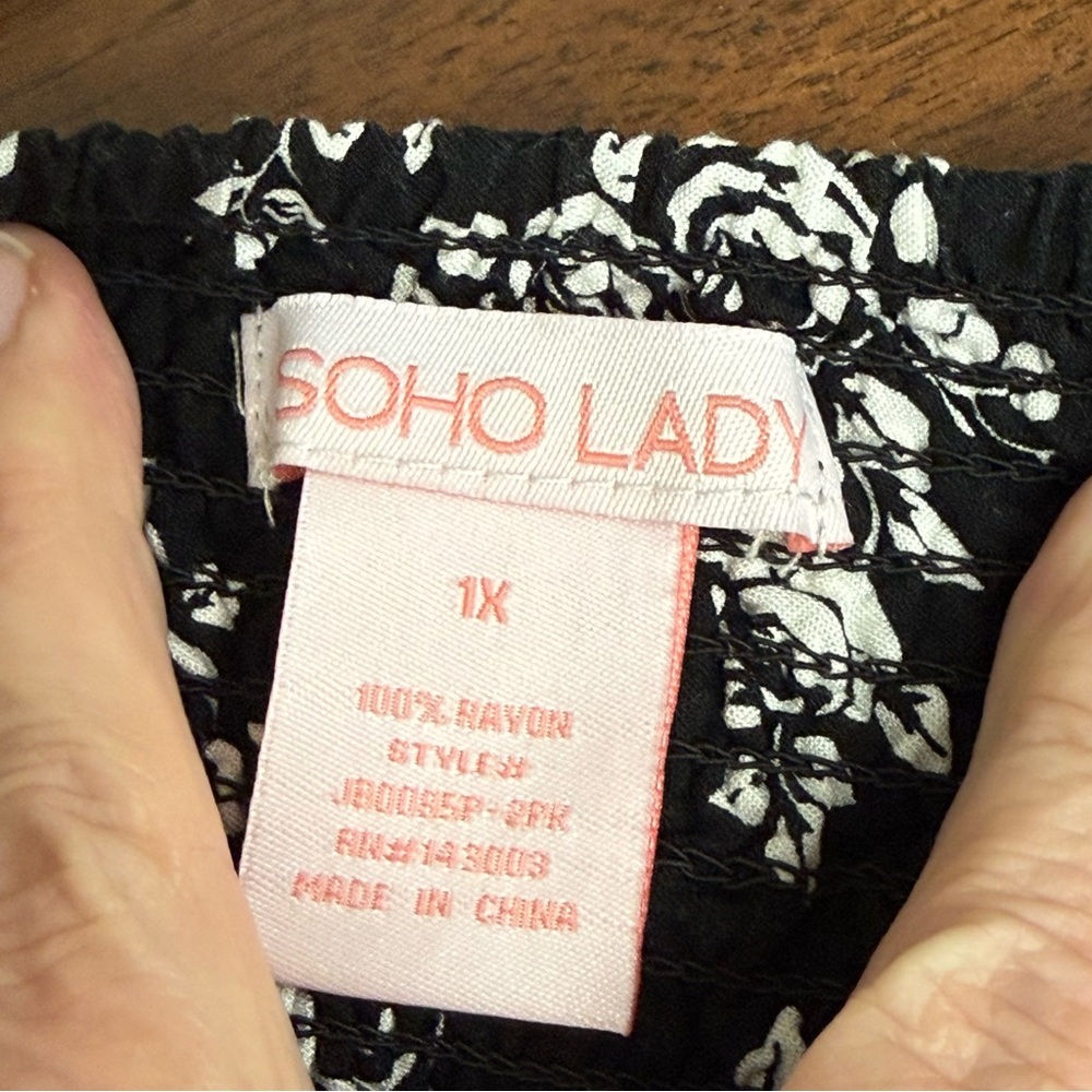 Soho Lady 1X Black White Floral Smocked Waist Boho Shorts Summer Casual - Picture 6 of 8